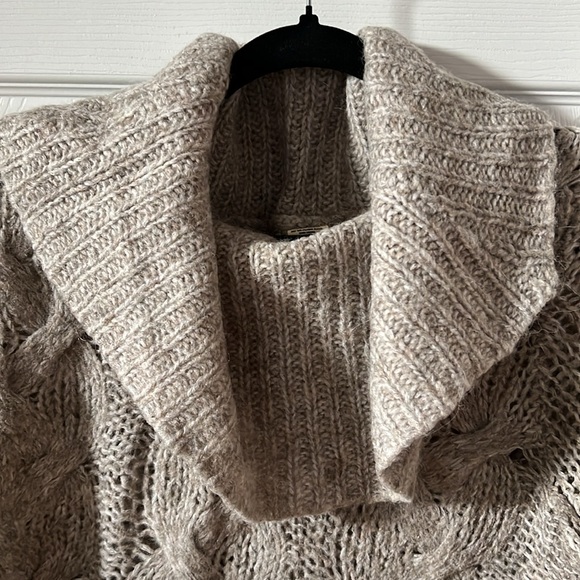 Anthropologie sweater. 2 colours light grey light blue - Picture 5 of 6